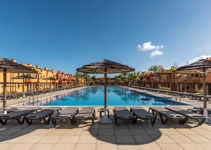 Luxury Apartment, Marina, Beach & Pool