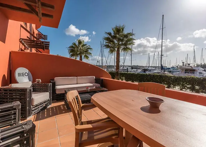Luxury Apartment, Marina, Beach & Pool